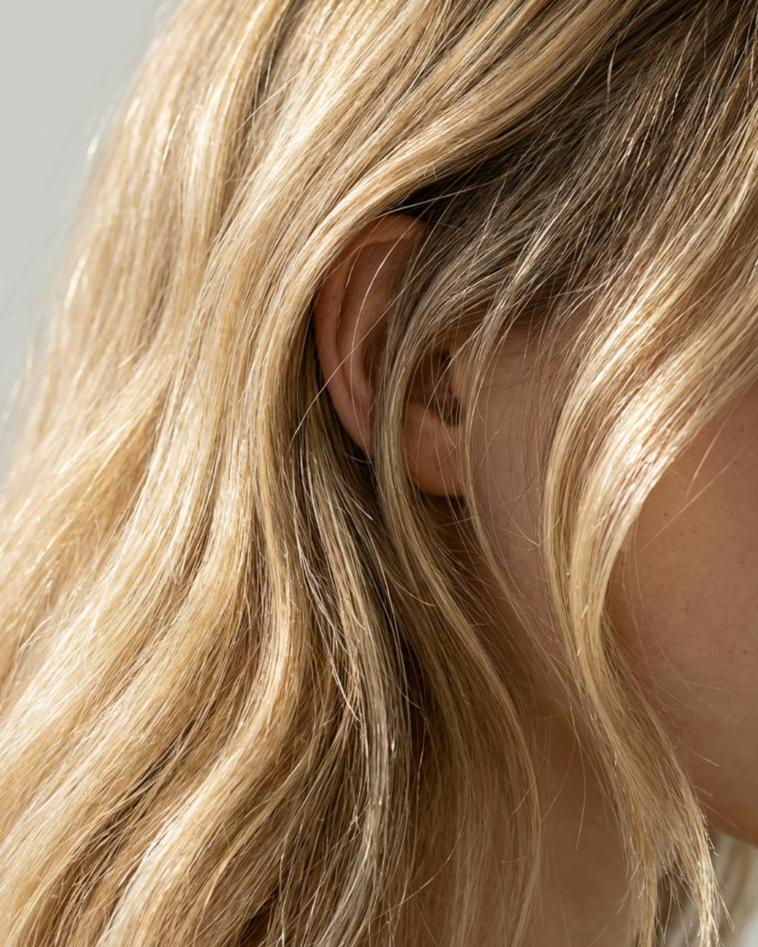 7 Ways to Use Hair & Body Oil for Healthier Hair & Skin This Winter